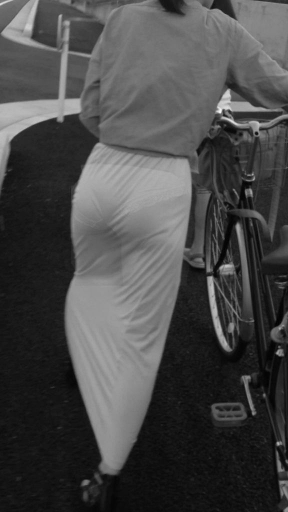 自転車を押してる素人さんのパンツを赤外線で覗く！