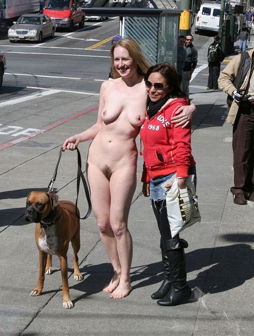 外人さんが全裸で犬の散歩をしてるのでワロタｗ
